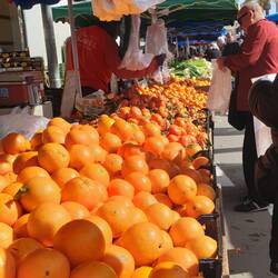 Narañjas auf dem Markt