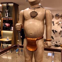 Eine Puppe im Innern