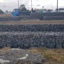 Ganz schöne Schlepperei so ne Mauer