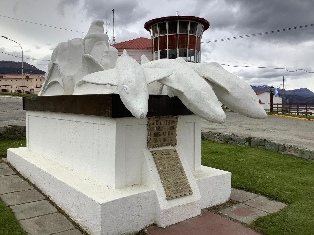 Dolphin sculpture pays tribute to Argentinian Navy.