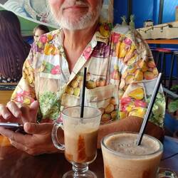 Beim Bloggen mit Eiskakaokaffee