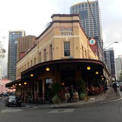 Australian Hotel