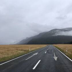 An diesem Tag das Tal mit Wolken...