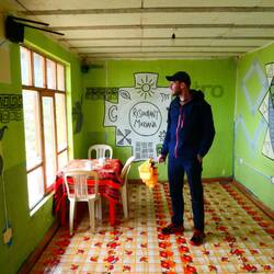 Kundenorientierung im Restaurant Mariana: Das Tischchen wurde eigens für uns herbeigeschafft