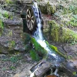 Wasserrad an der Wanderbahn