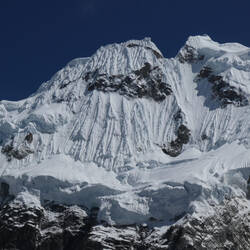 Beim Gletscher des Salkantay lösen sich immer wieder gewaltige Kalben