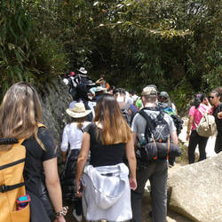 Trotz Nebensaison ist die Inkastätte von Machu Picchu schon zum Bersten voll