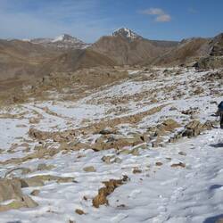På vej ned mod Sestrière Basse, med Cime de la Bonette lige i midten