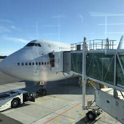 Auf dem Weg zum Flugzeug