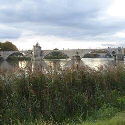Den berømte "halve" bro i Avignon