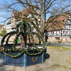 Osterbrunnen im Klosterhof
