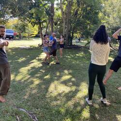 Salsa Tanzkurs mit der Campingplatz-Gemeinde