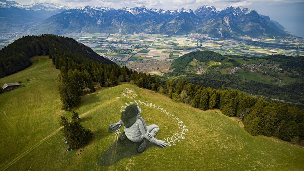 Fresque de Saype à Prafandaz