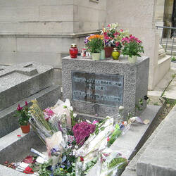 Jim Morrison's grave with the Greek inscription ΚΑΤΑ ΤΟΝ ΔΑΙΜΟΝΑ ΕΑΥΤΟΥ