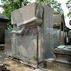 The tomb of Oscar Wilde