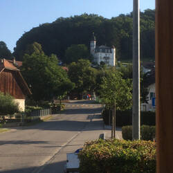 ... bi wieder amene scheene Schlössli verby ko ...