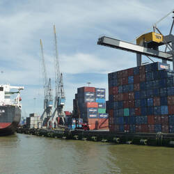 Auf Hafenrundfahrt in den Terminals von Rotterdam.