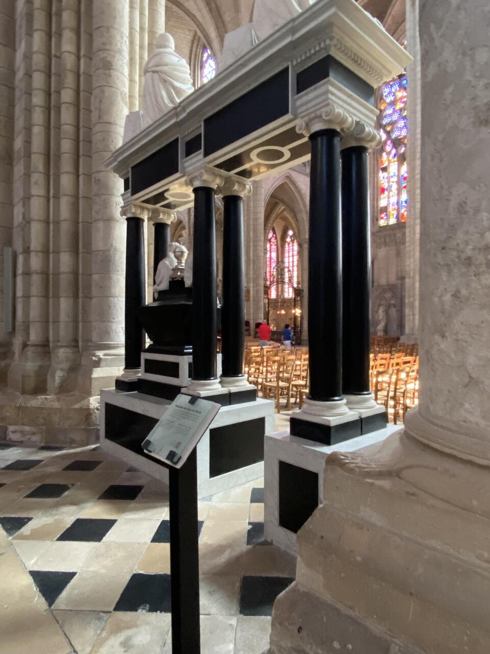 Mausolée des Davy du Peron