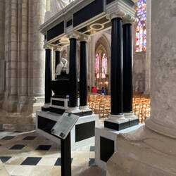 Mausolée des Davy du Peron