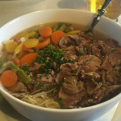 Aber die Laune ist gut und die Suppe schmeckt fantastisch.