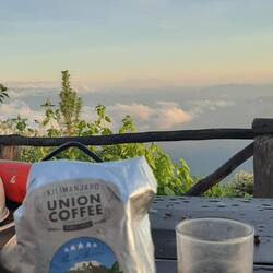 Sunrise coffee, greeting Kili. Photo by Philipp.