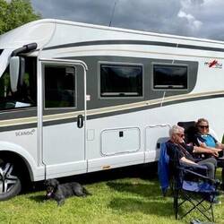 Kosestund i solveggen på Guldbergaunet Camping