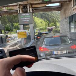 Wollen die da vorne die ganze Straße kaufen!?