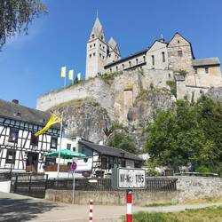 Altes Fährhaus und ehemalige Stiftskirche St. Lubentius in Dietkirchen