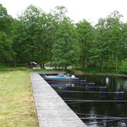 ...an einem kleinen Yachthafen...