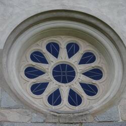 Rosettenfenster am Ostgiebel