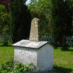 Schwedischer Halbmeilenstein = alle 5 Kilometer