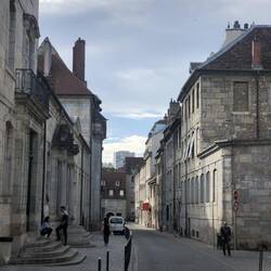 Bei der sicht aus der altstadt sieht man schon die Platte!