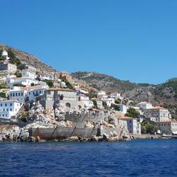 Arrivée au port d Hydra, pas de place, on part au mouillage le plus proche