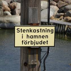 Steinwerfen im Hafen verboten