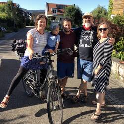 These 2 couples met in Aussiland.