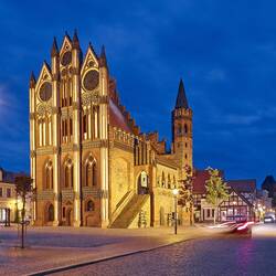 das Rathaus in der Nacht