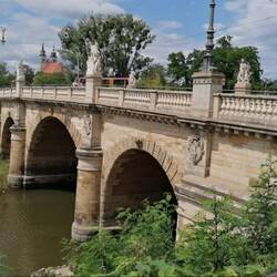 eine der schönen, alten Brücke über die Elbe