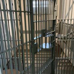 Arrestzelle für verschärften Vollzug