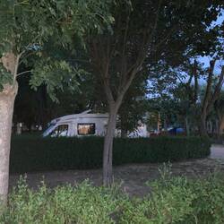 der Campingplatz ist spärlich besetzt