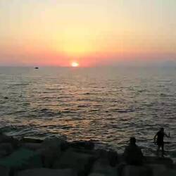 Sonnenuntergang hinter Capri mit Live-Musik