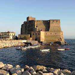 Beschützend: Castel dell'Ovo