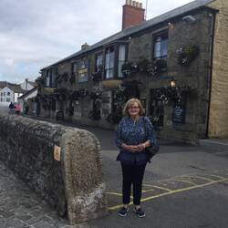 The Harbour Inn - had breakfast here.