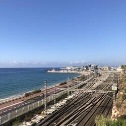 In tarragona steht ne Menge im Weg wenn man an den Strand will