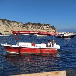 Auch in Italien ein Eis-Boot