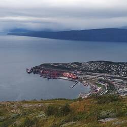 Teil des Hafens - hier wird Eisenerz abgebaut und mit Schiff und Bahn in der Welt verteilt...