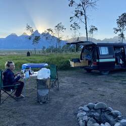 Camping mit den Tetons im Hintergrund