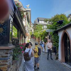 Drosselgasse in Rüdesheim. Säufer aller Welt vereinigt euch!