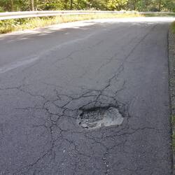 Au milieu d'une bonne route, paf, un gros trou, jamais annoncé