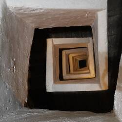 Abstieg in die Unterwelten in Neapel