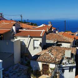 Vourliotes - a mountain village, but close to the sea!